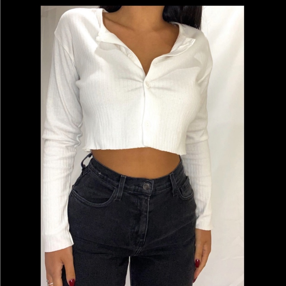button crop top - Picture 2 of 2